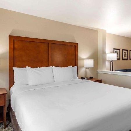 Comfort Inn & Suites Charlottesville Kültér fotó