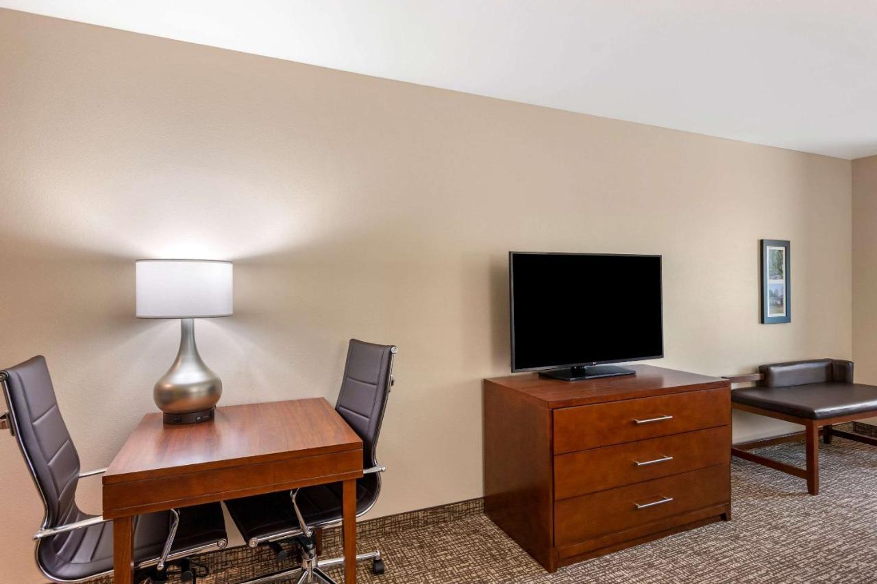 Comfort Inn & Suites Charlottesville Kültér fotó